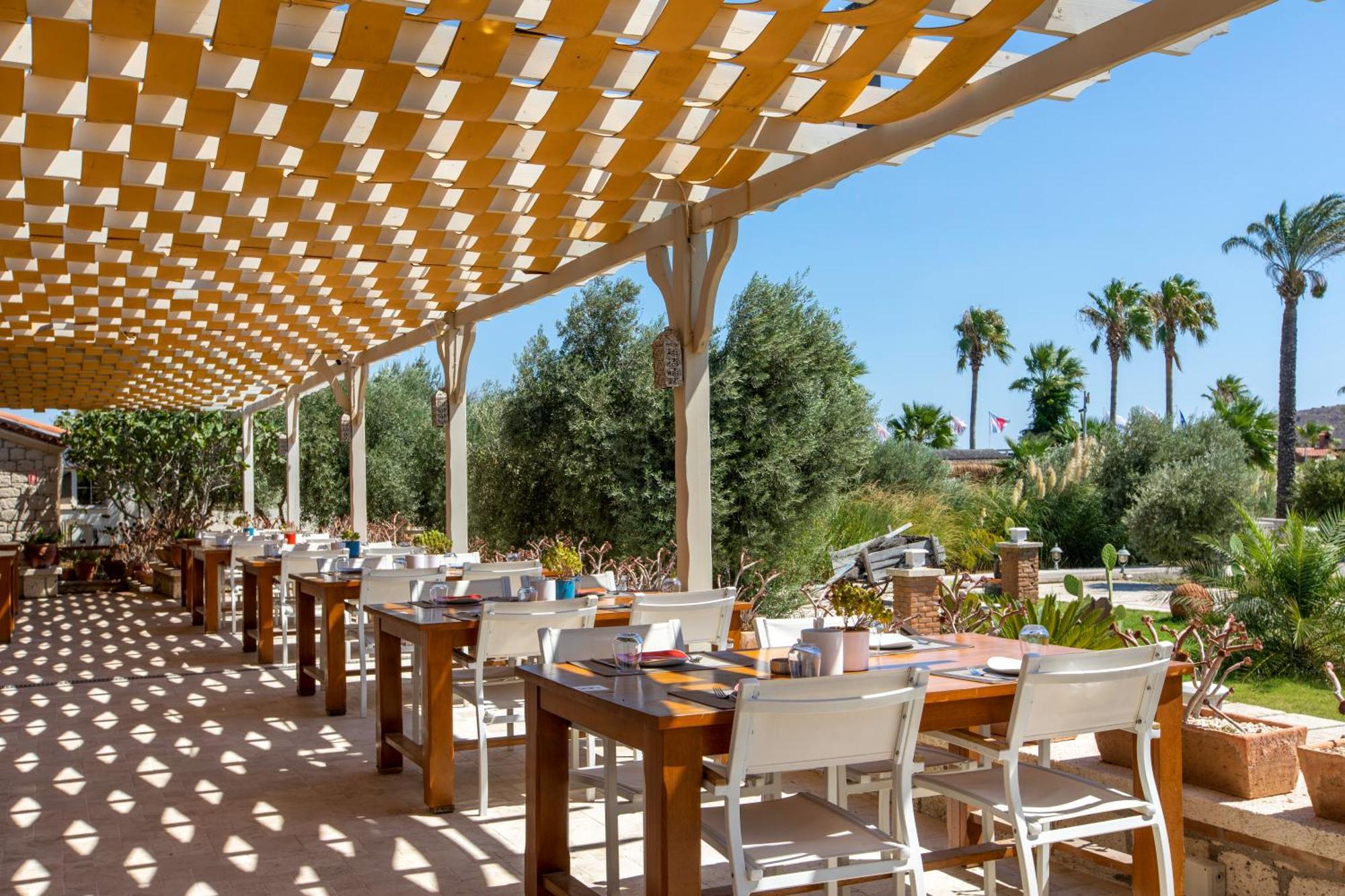 Alacati Beach Resort ภายนอก รูปภาพ